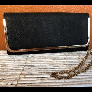 ALDO clutch